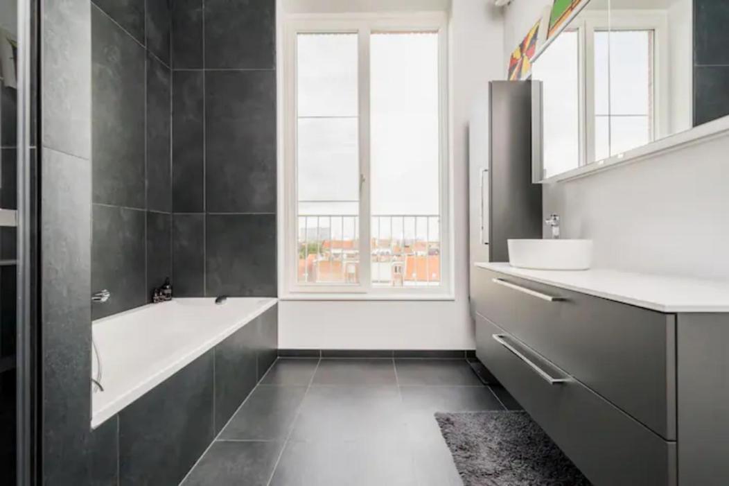 Large Penthouse - Private Parking - In A Beautiful Domain Appartement Antwerpen Buitenkant foto